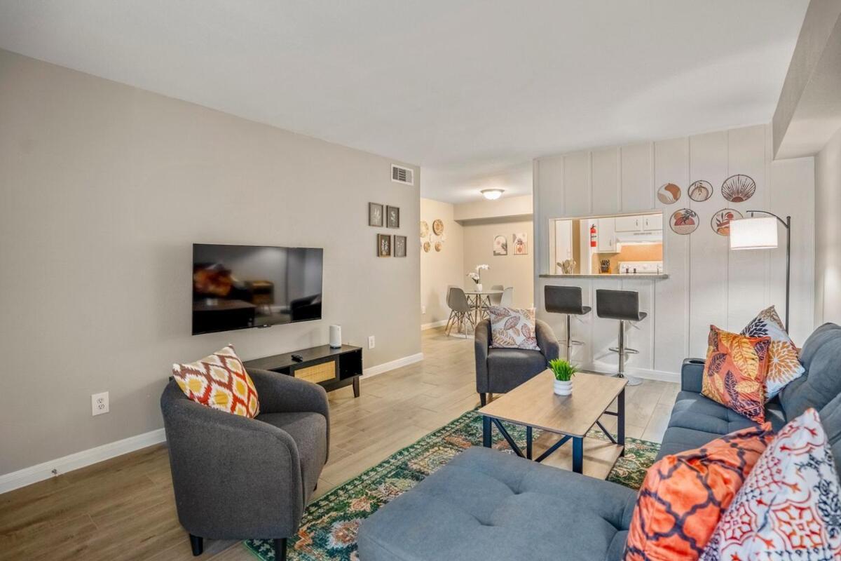 Towne Plaza #111 In The Galleria Area Houston