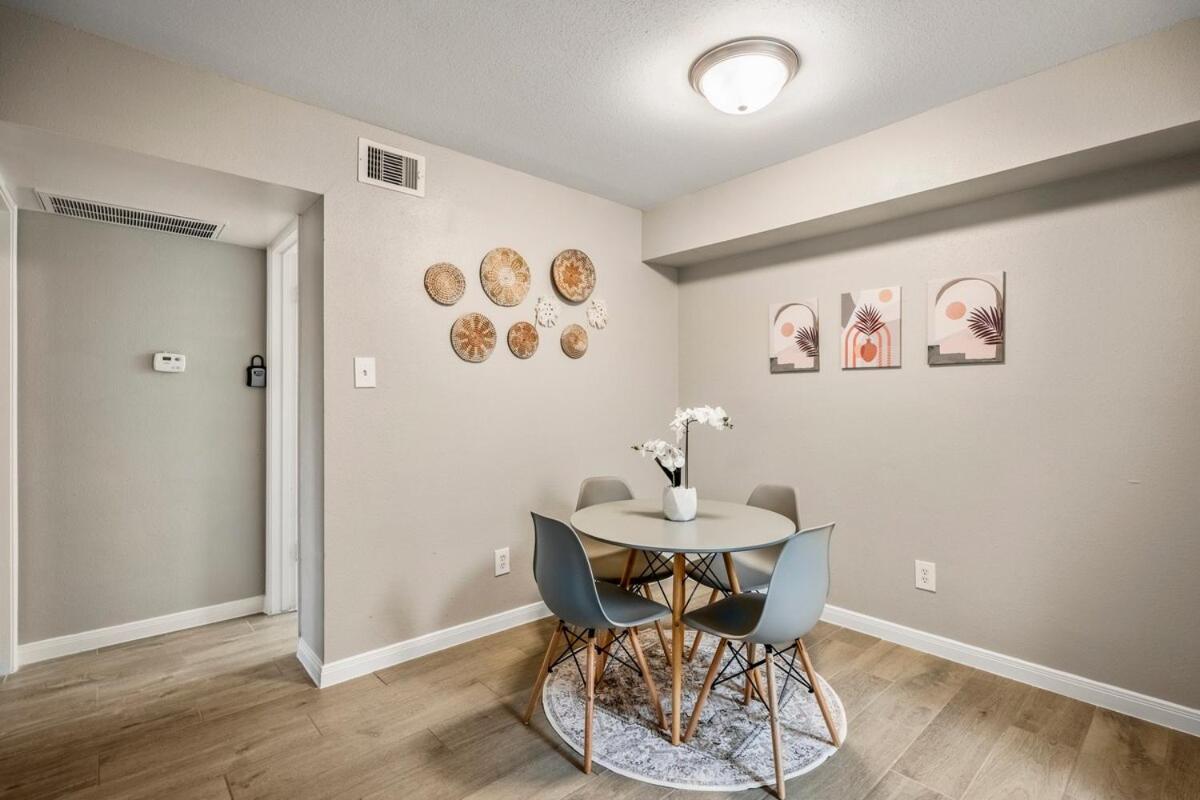 Towne Plaza #111 In The Galleria Area Houston