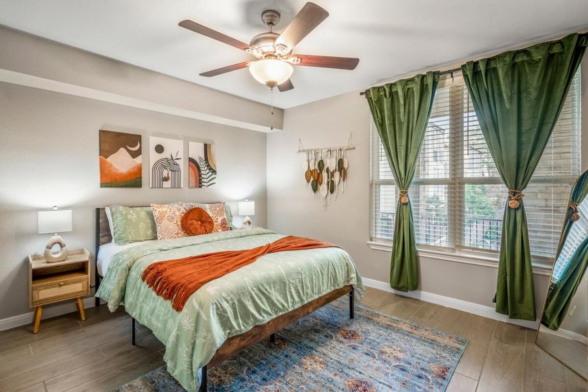 Apartment Towne Plaza #111 In The Galleria Area *