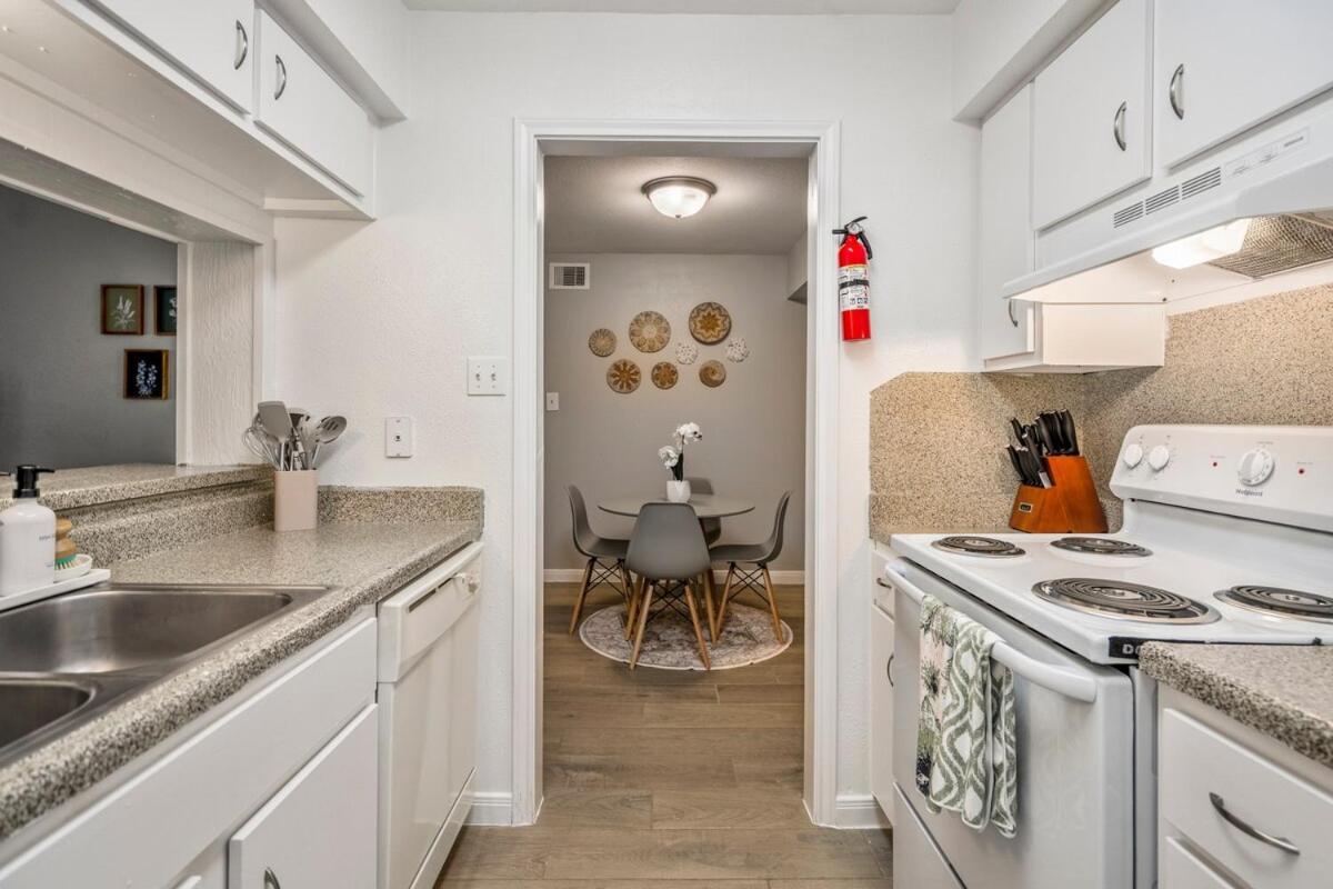 Towne Plaza #111 In The Galleria Area * Houston