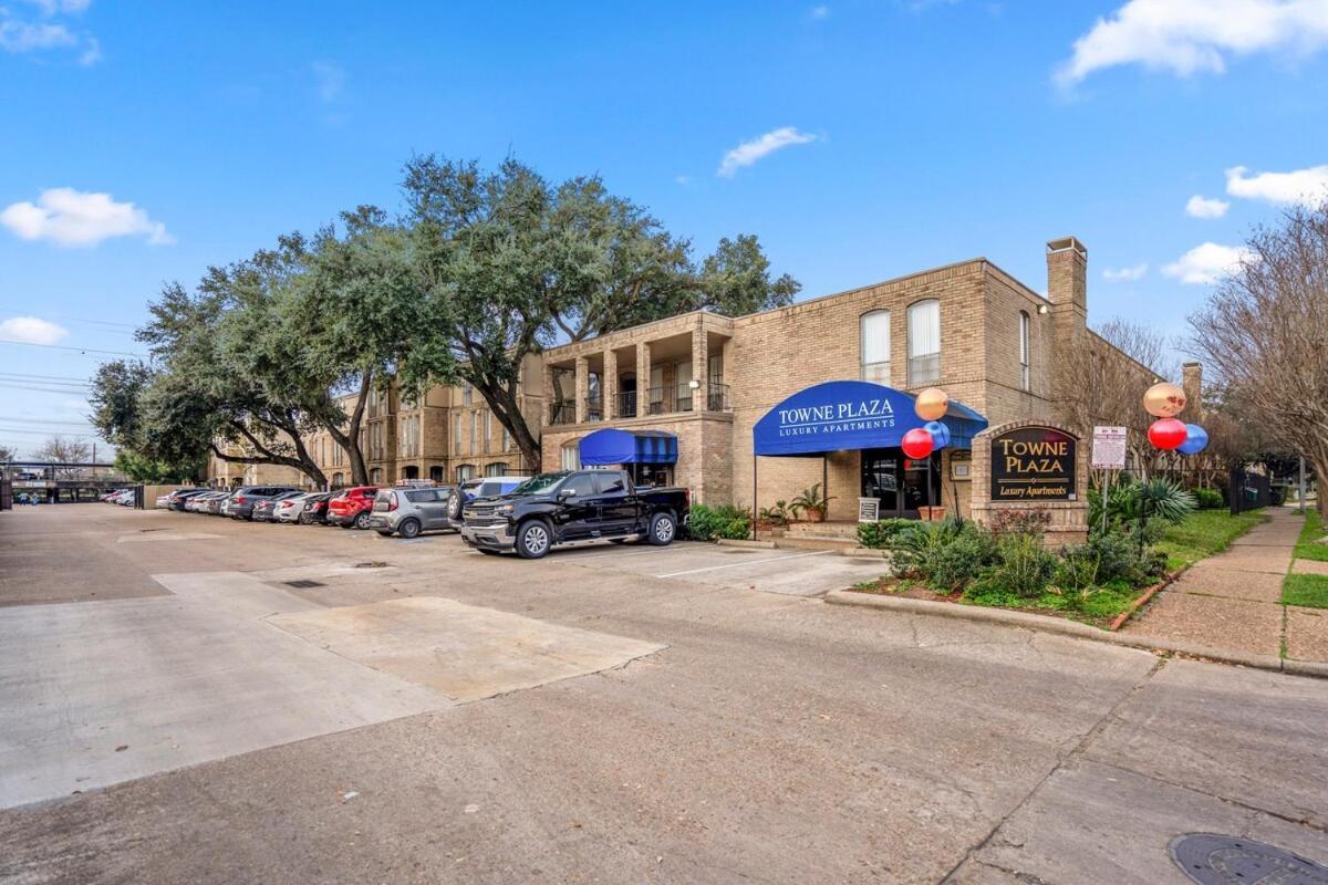 Towne Plaza #111 In The Galleria Area * Houston