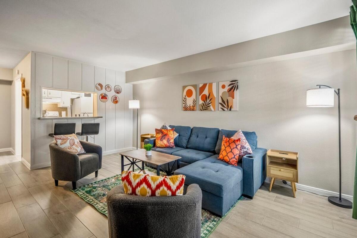 Towne Plaza #111 In The Galleria Area Apartment *