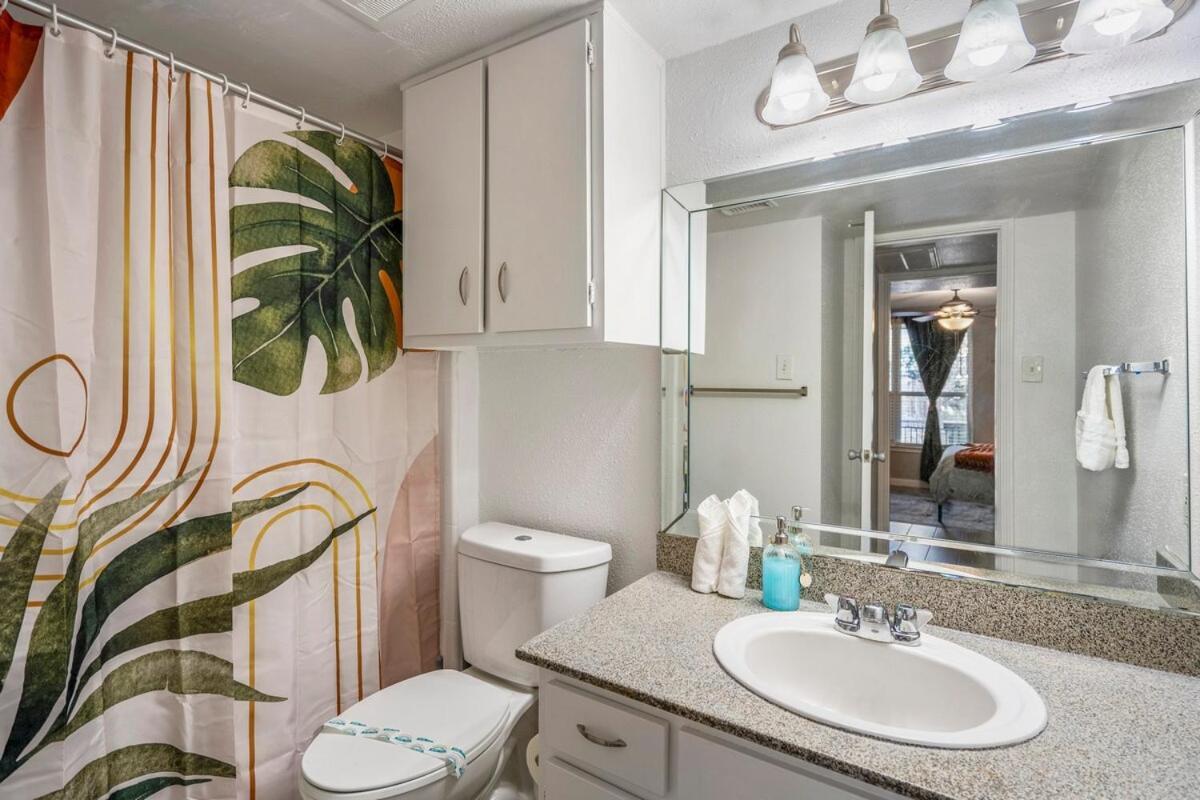 Towne Plaza #111 In The Galleria Area * Houston